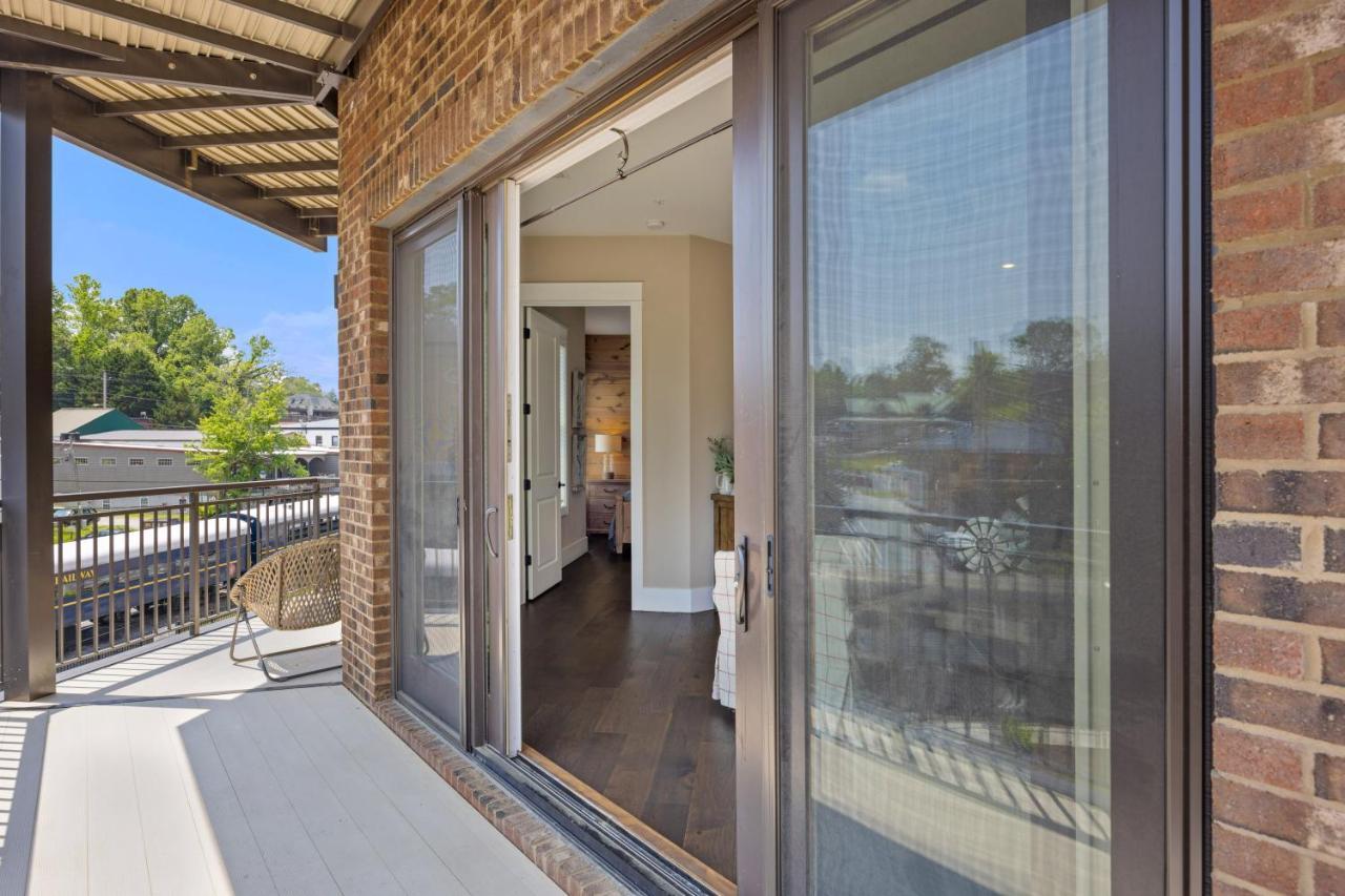 Beautiful Downtown Condo - Balcony - Amazing City Views - Loaded Kitchen - Stainless Steel Appliances - Board Games & More Blue Ridge Zewnętrze zdjęcie