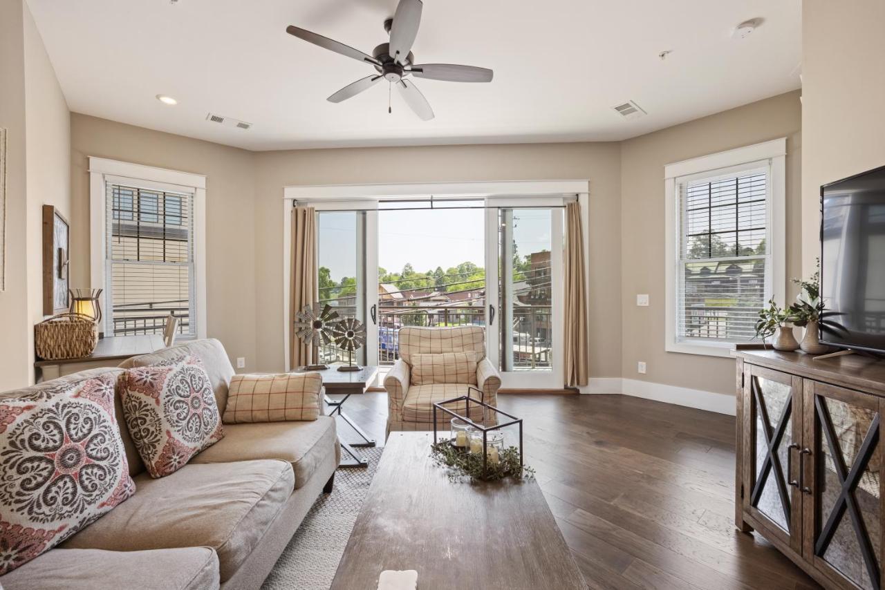 Beautiful Downtown Condo - Balcony - Amazing City Views - Loaded Kitchen - Stainless Steel Appliances - Board Games & More Blue Ridge Zewnętrze zdjęcie